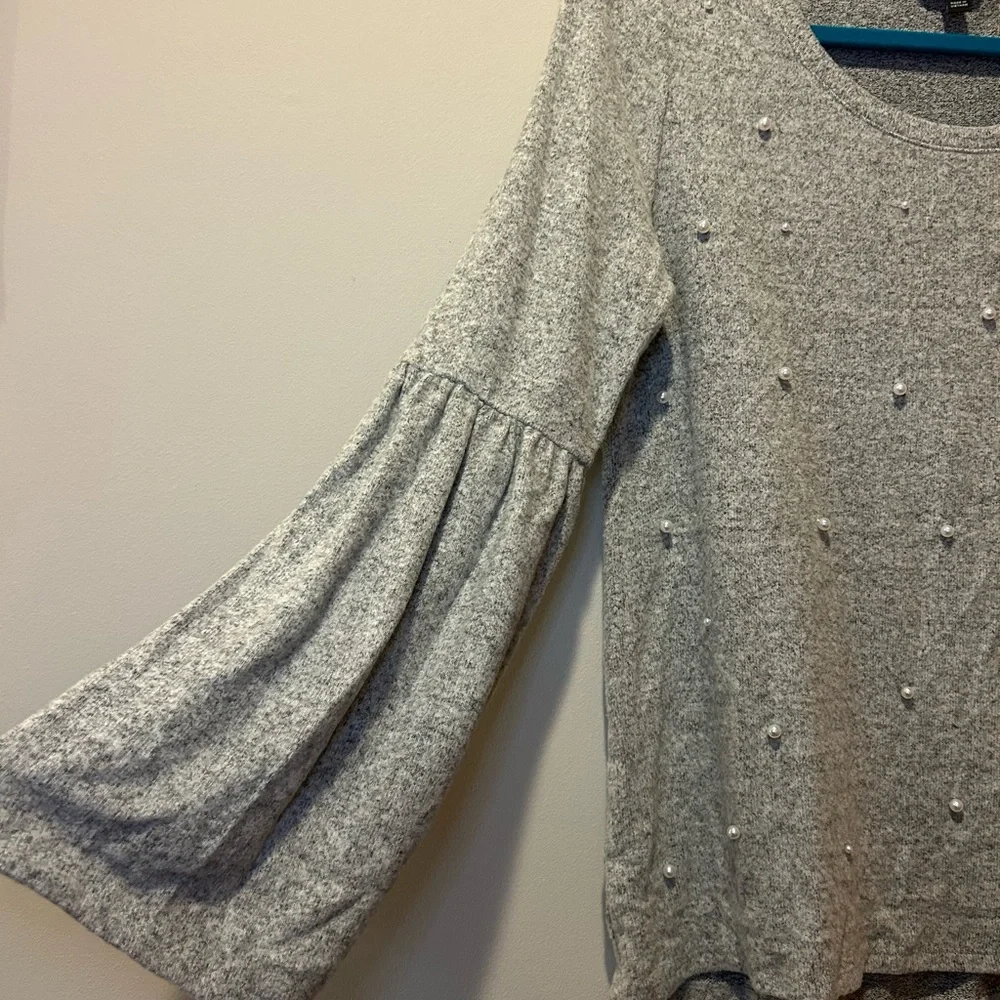 Simply Vera Wang Sweater Women's Size Small Gray Pearl Embellished Bell Sleeve‎